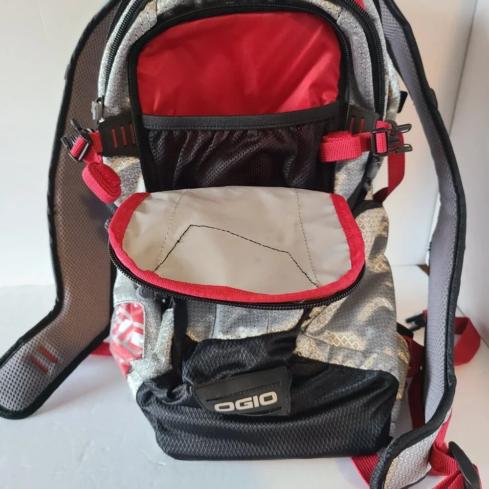 OGIO ATLAS 100 HYDRATION BACKPACK-100 OZ/ 3L BLADDER- CHROME-BLACK/RED ACCENTS